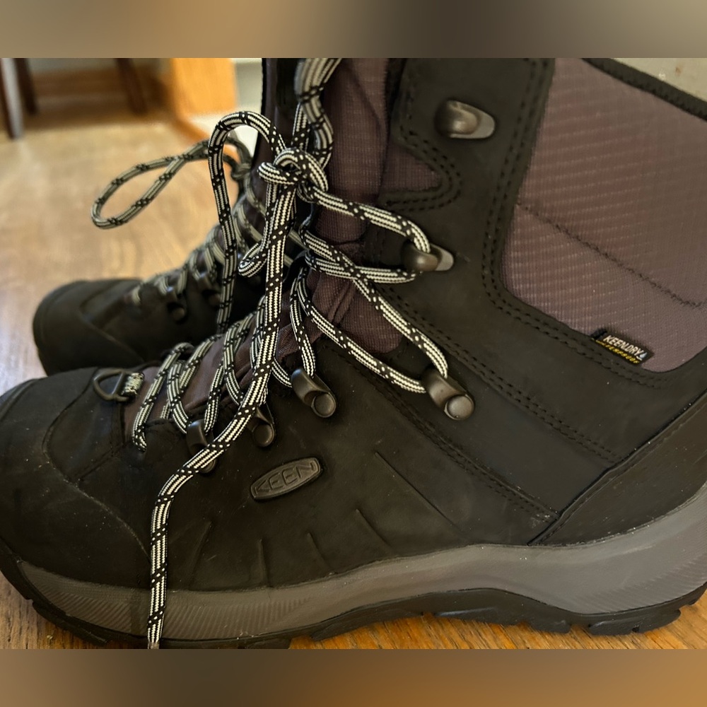 Keen Revel IV Mid Polar Boots - Women's size 9